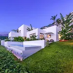 Casas Da Vargem Shared Swimming Pool By An Island Casa de Férias *