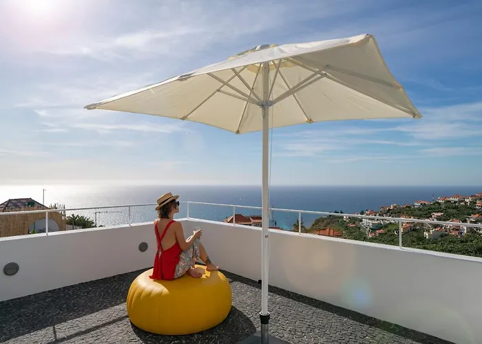 Casas Da Vargem Shared Swimming Pool By An Island בית נופש