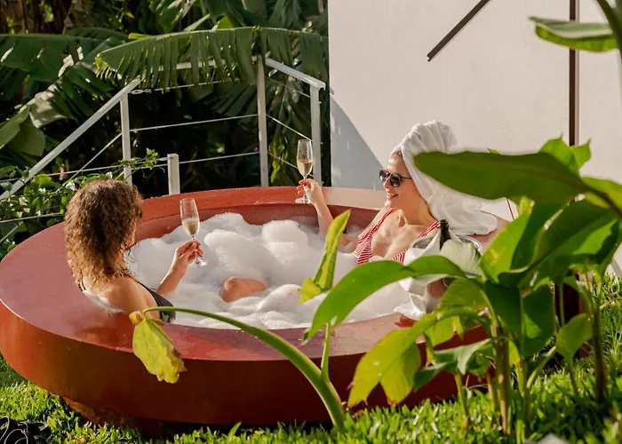 Casas Da Vargem Shared Swimming Pool By An Island בית נופש