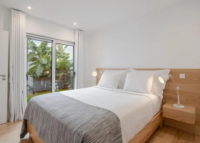 Casas Da Vargem Shared Swimming Pool By An Island בית נופש