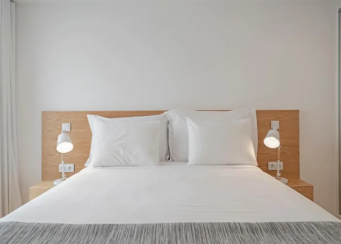 Casas Da Vargem Shared Swimming Pool By An Island בית נופש פונטה דו סול