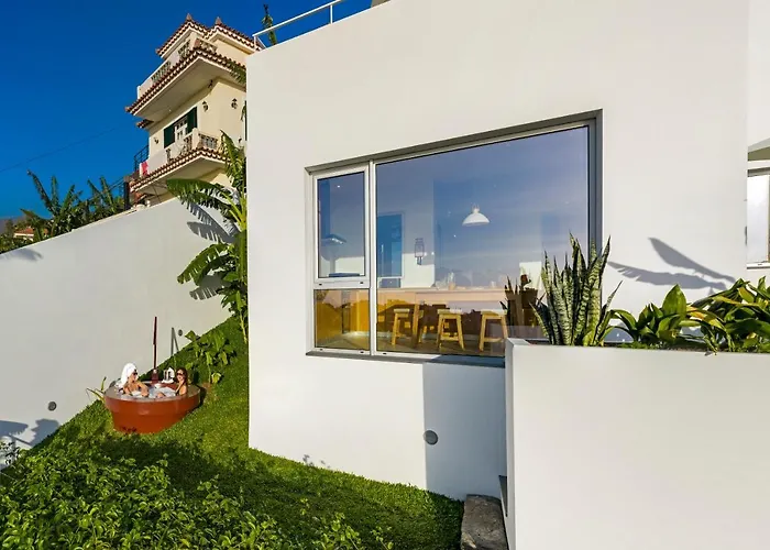 Casas Da Vargem Shared Swimming Pool By An Island בית נופש